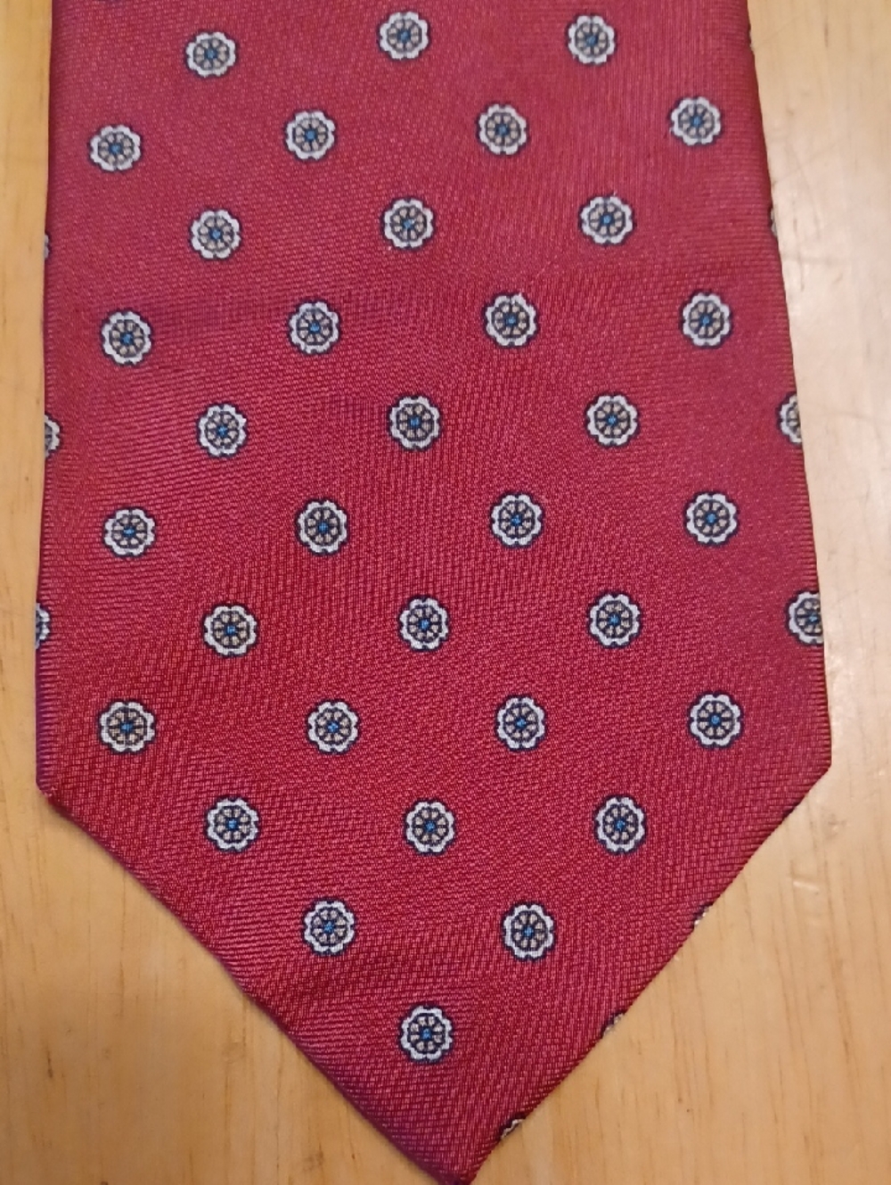 Christian Dior 100% Silk Red Patterned Silk Tie Needs Cleaning And Slight Repair - Picture 7 of 7